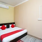 Hotel O Greenview Near Munshi Pulia Metro Station