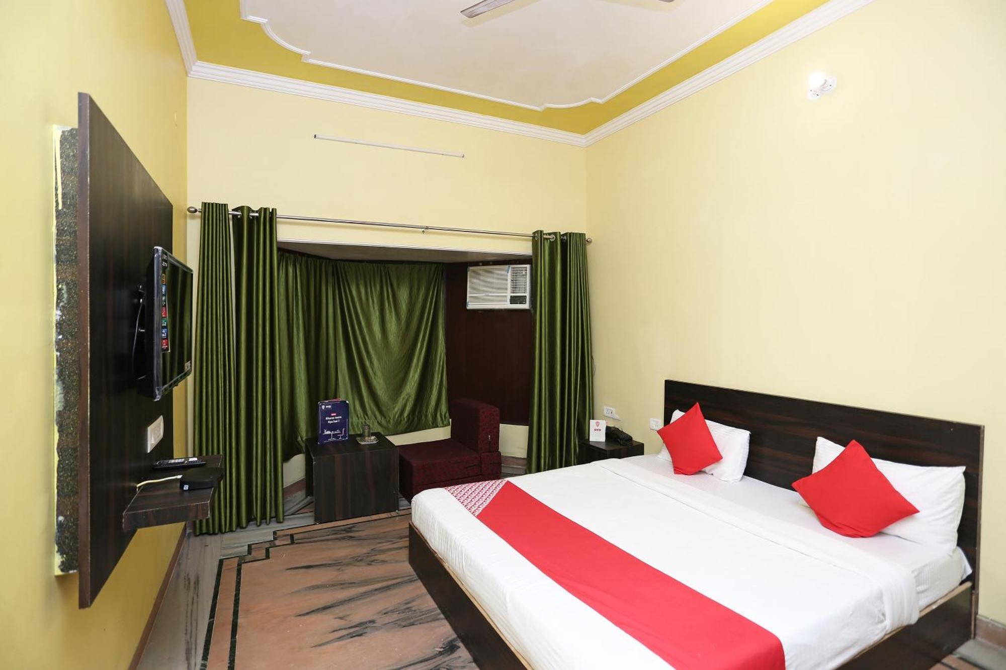 O Greenview Near Munshi Pulia Metro Station Hotel 4*