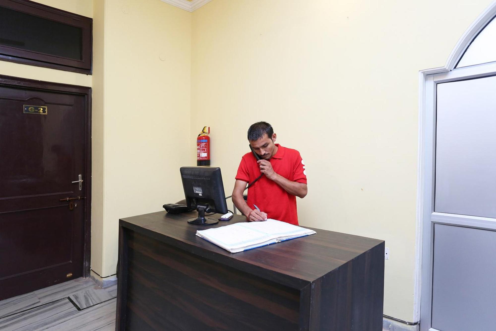 O Greenview Near Munshi Pulia Metro Station Hotel
