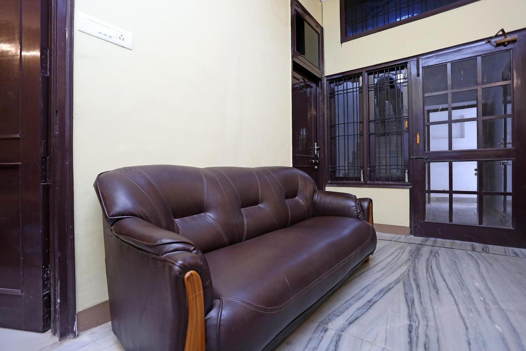 O Greenview Near Munshi Pulia Metro Station Hotel 4*