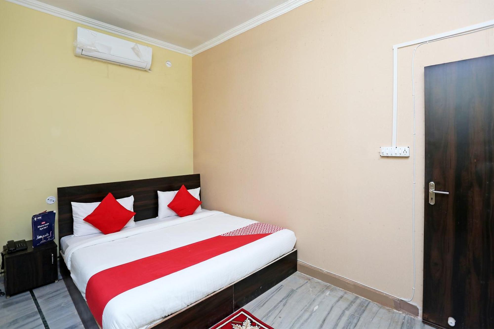 O Greenview Near Munshi Pulia Metro Station 4*