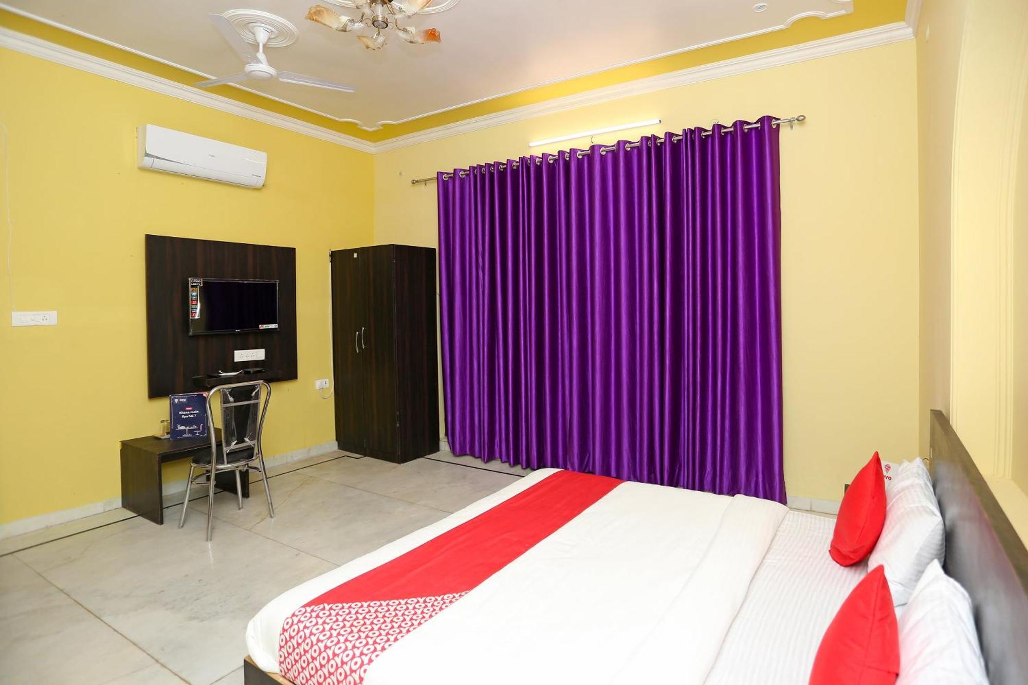 O Greenview Near Munshi Pulia Metro Station Hotel 4*